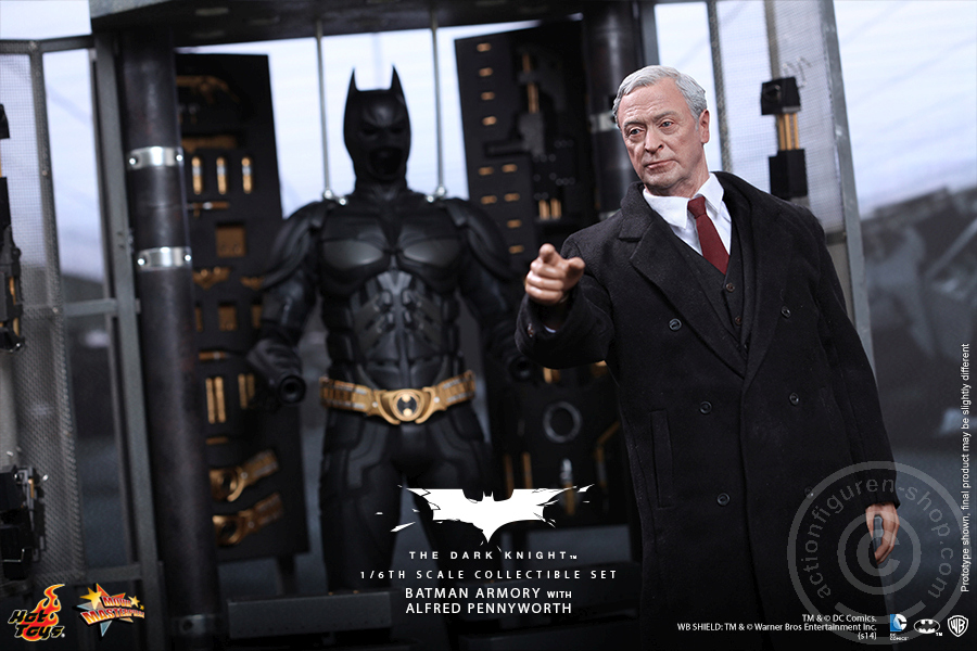 175744-02 The Dark Knight - Batman Armory w/ Alfred Pennyworth