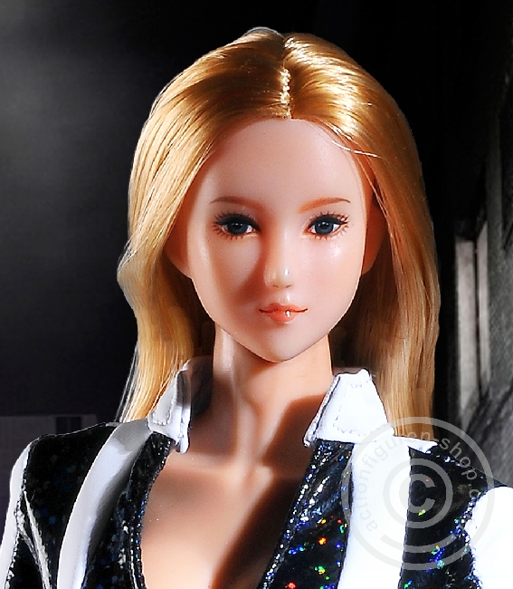 mox2012-1-03CHxZe8BR6MHW6 Female Head and Outfit - Moxie - Black