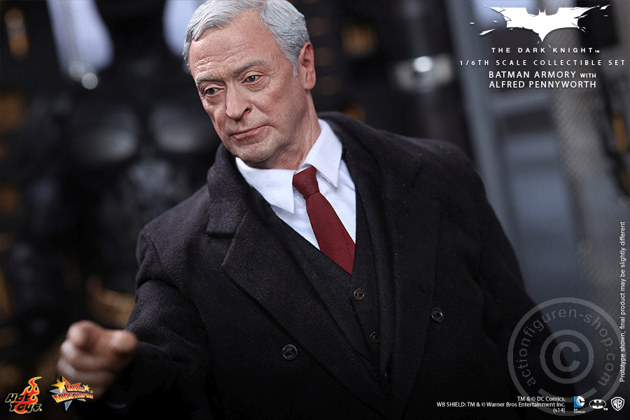 175744-06 The Dark Knight - Batman Armory w/ Alfred Pennyworth