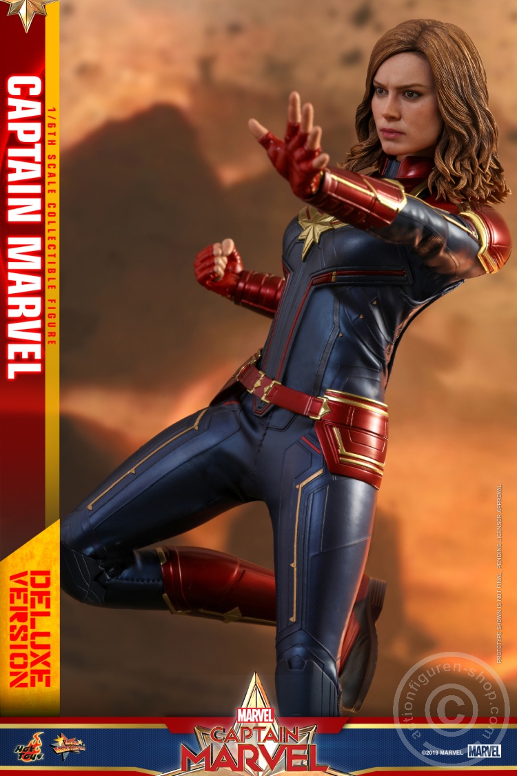 Captain Marvel (Deluxe Version)
