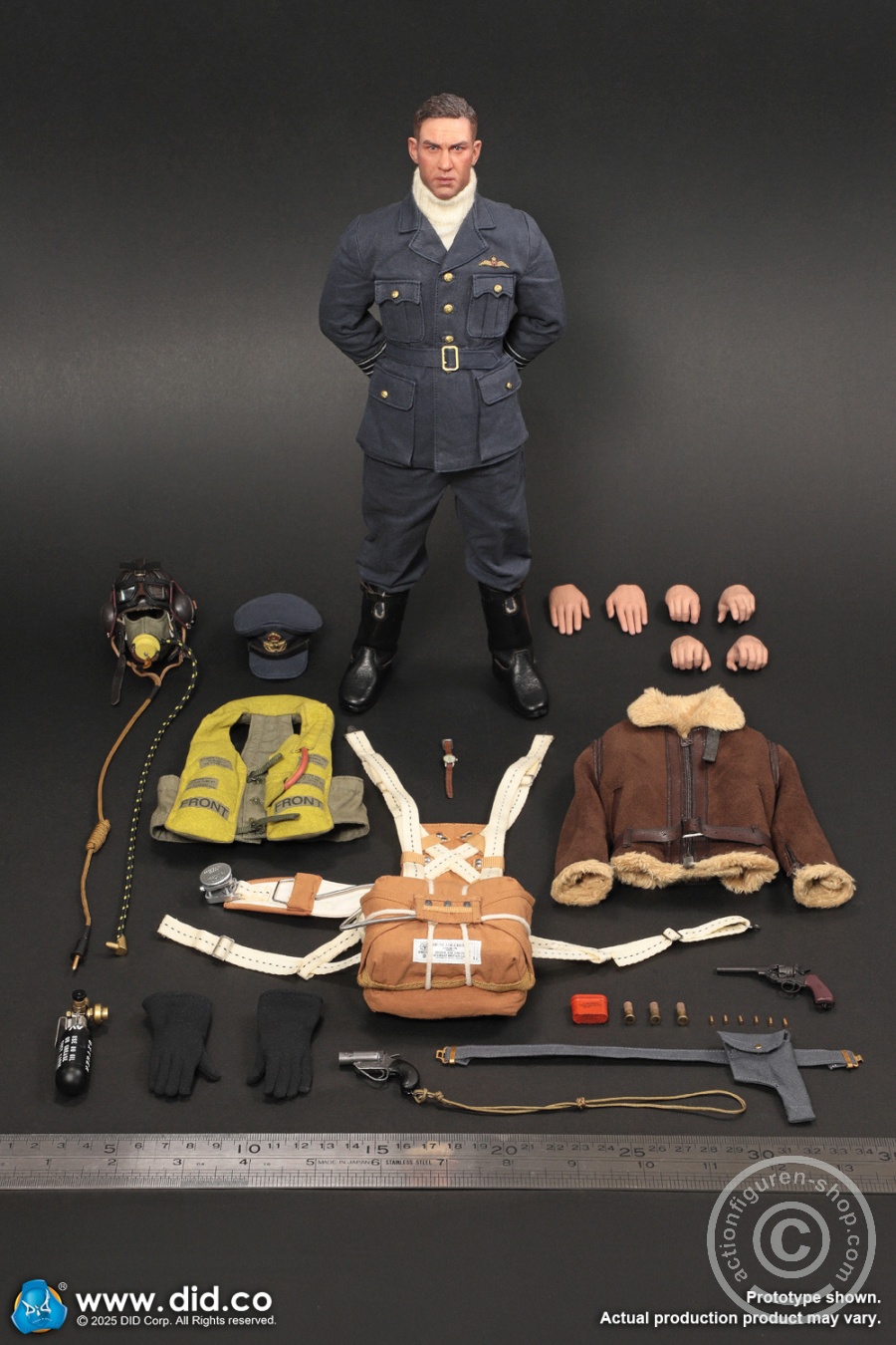 Tom - WWII British Pilot Squadron Leader - in 1/6 scale Tom - WWII British Pilot Squadron Leader - in 1/6 scale