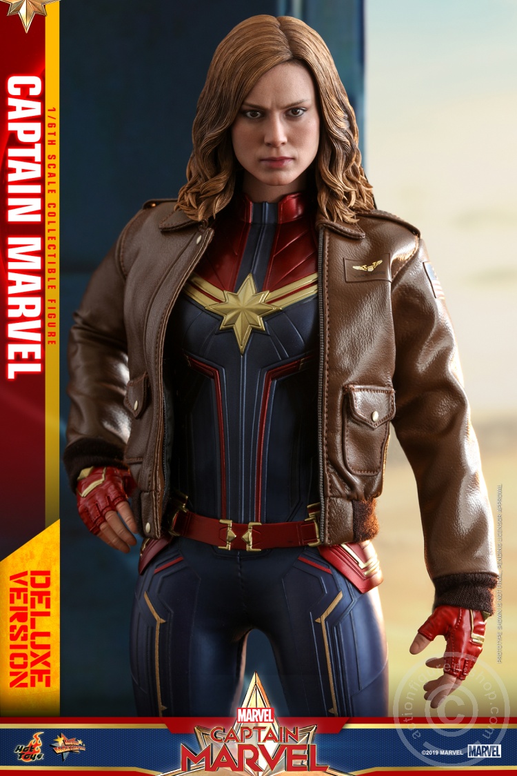 Captain Marvel (Deluxe Version)