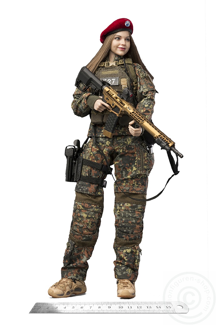 Flecktarn Woman Soldier - KERR | VCF2050