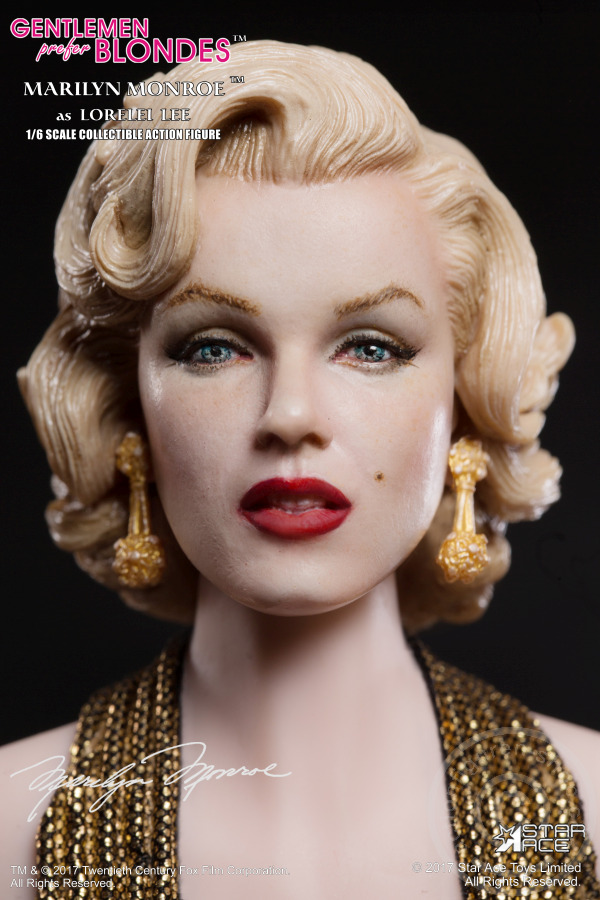 SA016-03 Marilyn Monroe - in Gold Dress