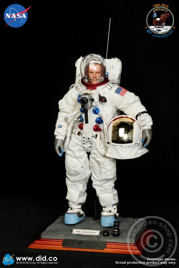 NA001-01 Neil Armstrong - Apollo 11 - Commander