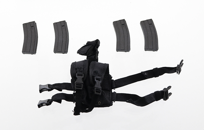 Double Mag Pouch w/ 4 Mags - black