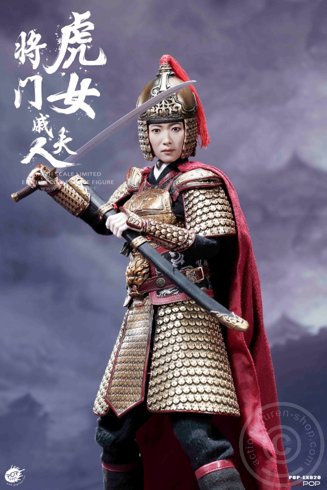 Heroine Mrs. Qi + Pferd + Banner