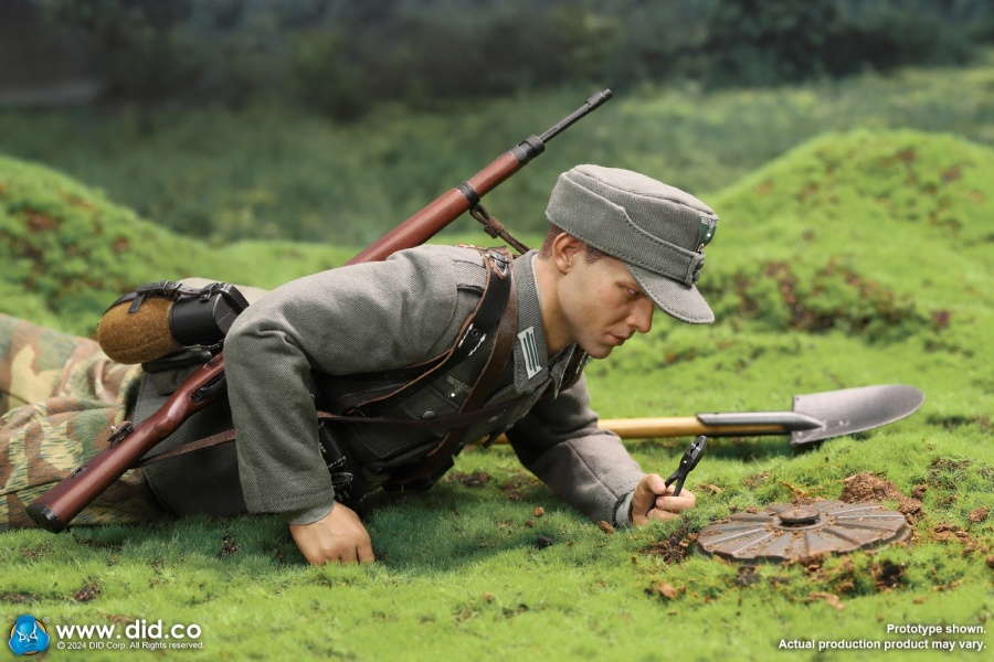 Jürgen Neumann - WWII German WH Mine Detector