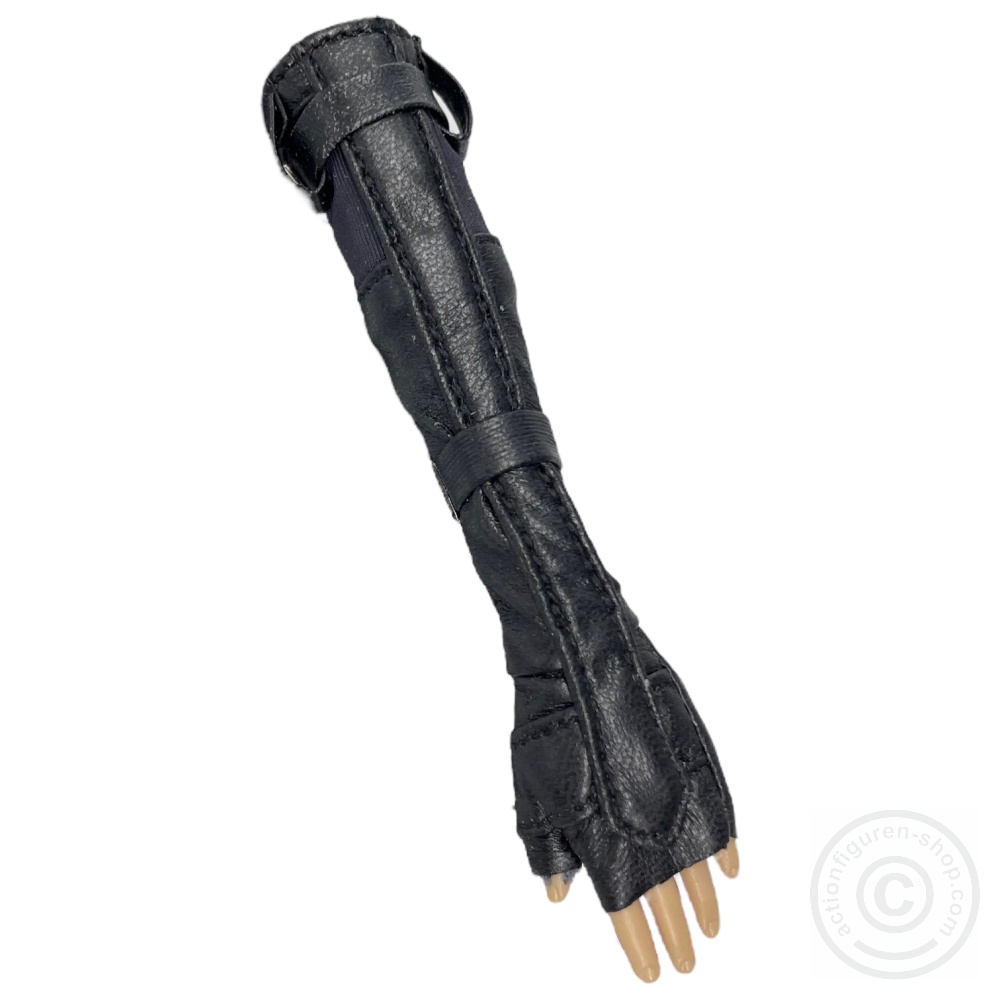 Leather Arm-Guards / Gauntlets - 1 pair - in 1/6 scale Leather Arm-Guards / Gauntlets - 1 pair - in 1/6 scale