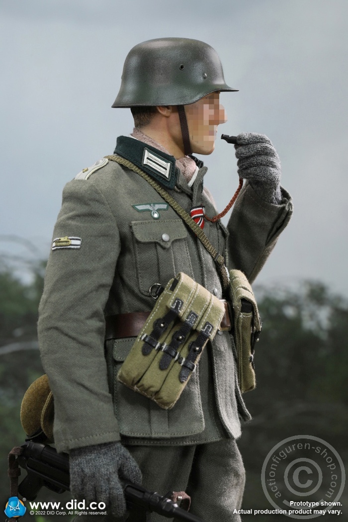 80159-27 Winter - WWII German Wehrmacht Infantry Oberleutnant