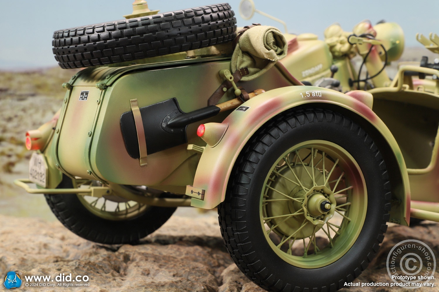 German Zündapp KS 750 Motorcycle with sidecar (Camo) - in 1/6 scale