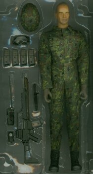 fjgermboxinnen_p4lRWRP6TT8a9OK Deutscher Fallschirmjäger der Bundeswehr