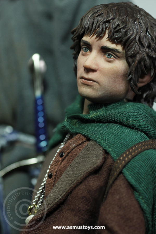 AST039-02 Frodo - LOTR