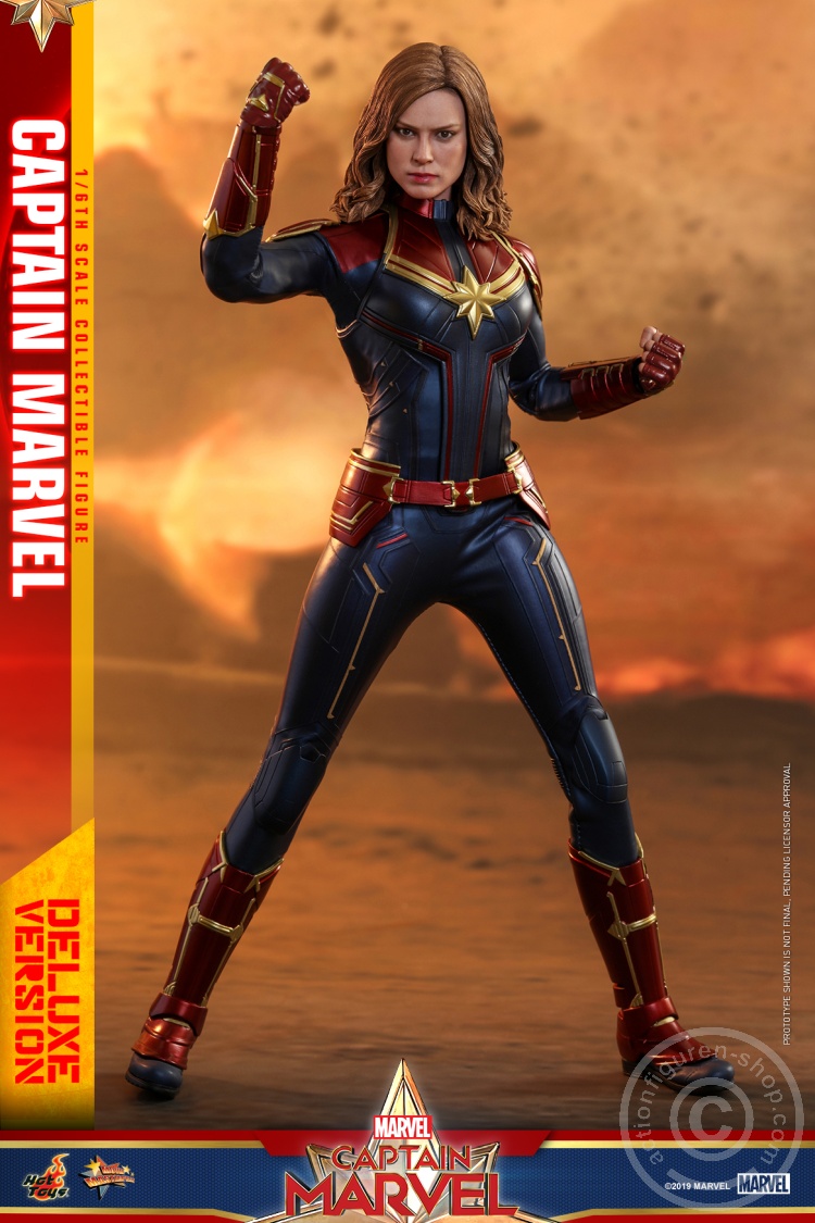 Captain Marvel (Deluxe Version)