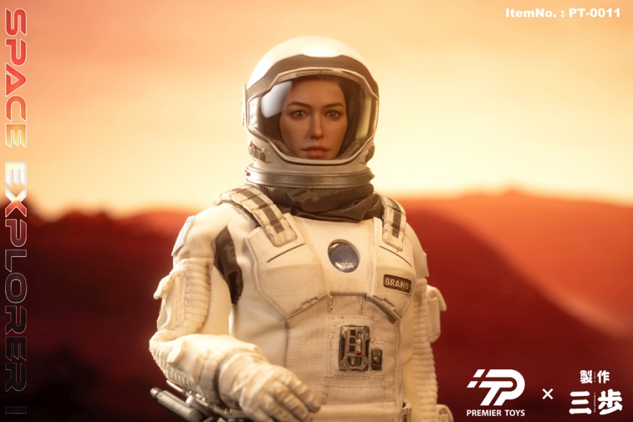 Female Interstellar Space Explorer - in 1/6 scale