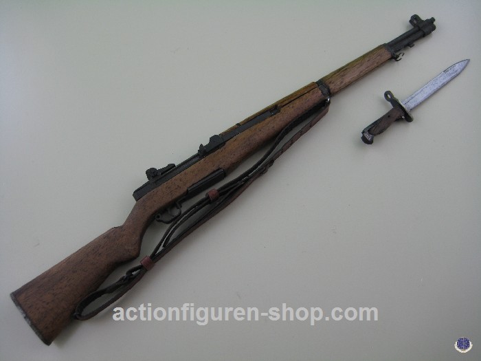 CAL8013-21 U.S. Marine Corps in Parade Uniform w/ M1 Garand