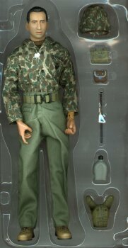73069_cageboxboxinnen_p2QHPkRqQhqLw5r Nicolas Cage as Corporal Joe Enders