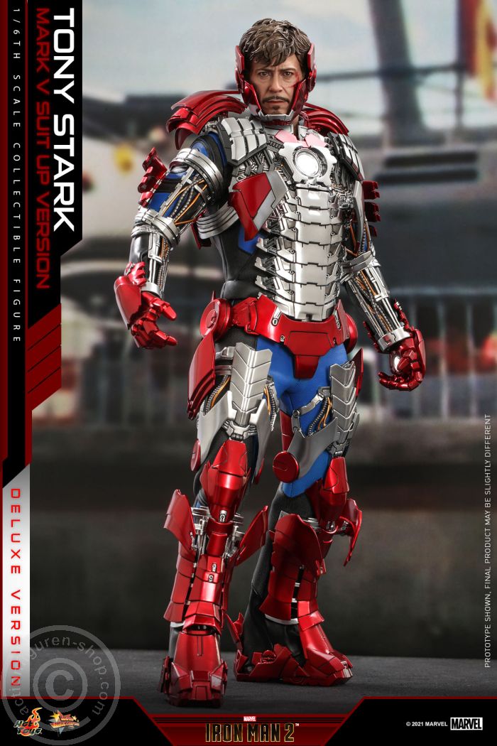 Iron Man 2 - Tony Stark (Mark V Suit up Version) - Deluxe Version - MMS600 Iron Man 2 - Tony Stark (Mark V Suit up Version) - Deluxe Version - MMS600