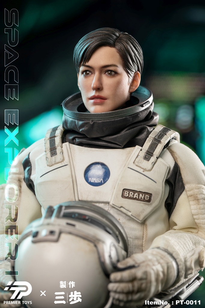 Female Interstellar Space Explorer - in 1/6 scale