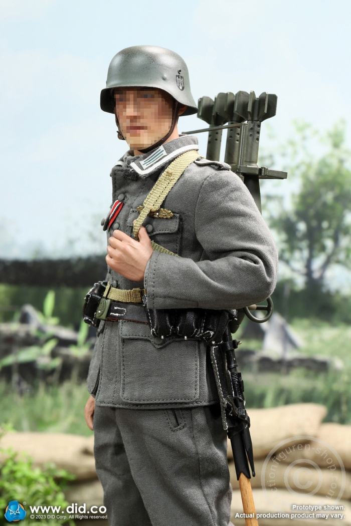 German 12cm Granatwerfer 42 mortar (green) - WW II German 12cm Granatwerfer 42 mortar (green) - WW II
