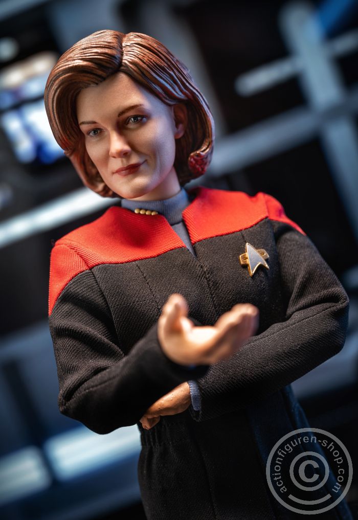 EX-01-004-09 Captain Kathryn Janeway - Star Trek: Voyager