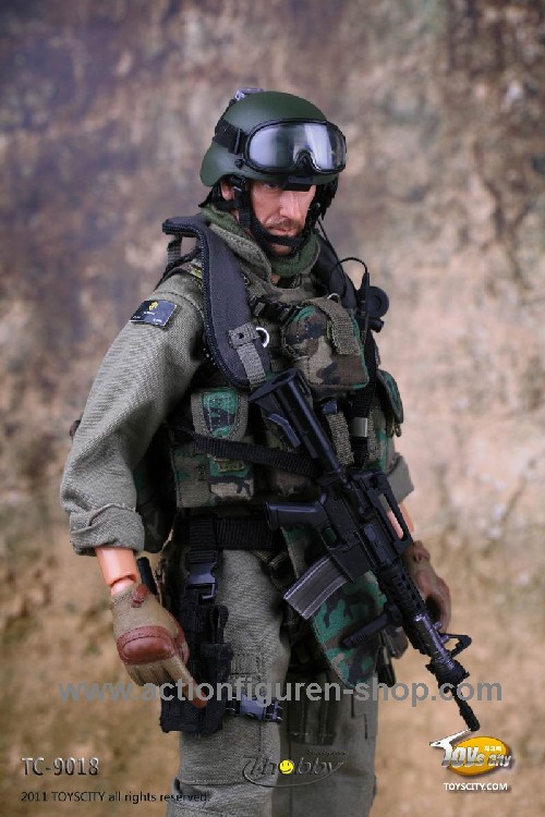 TTL9018-10 US Navy Corpsman - Joint Operation