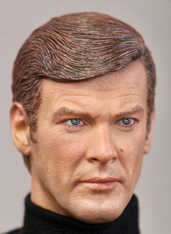80142-01-03dw5lOzCjXx7X2 Roger Moore - Head w/ Body & Hands