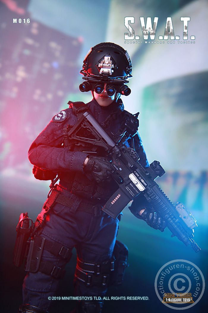 MT-M016-07xzq1MS4MPnuHt SWAT - Female LAPD Officer