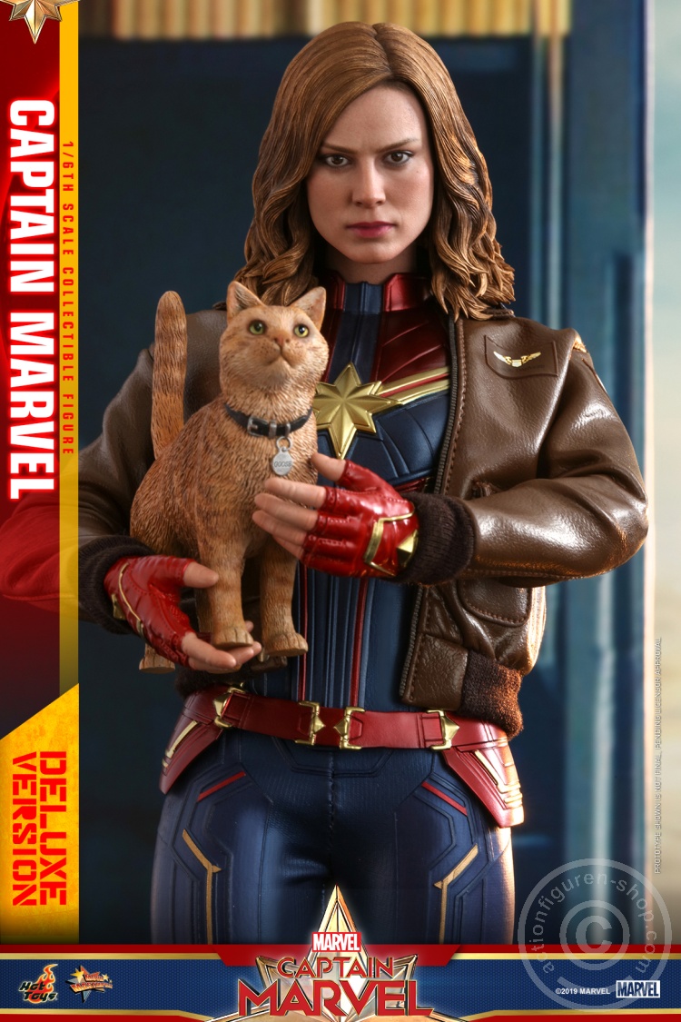 Captain Marvel (Deluxe Version)