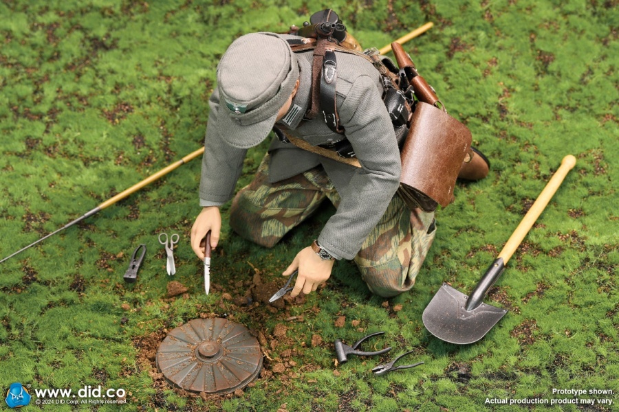 Jürgen Neumann - WWII German WH Mine Detector