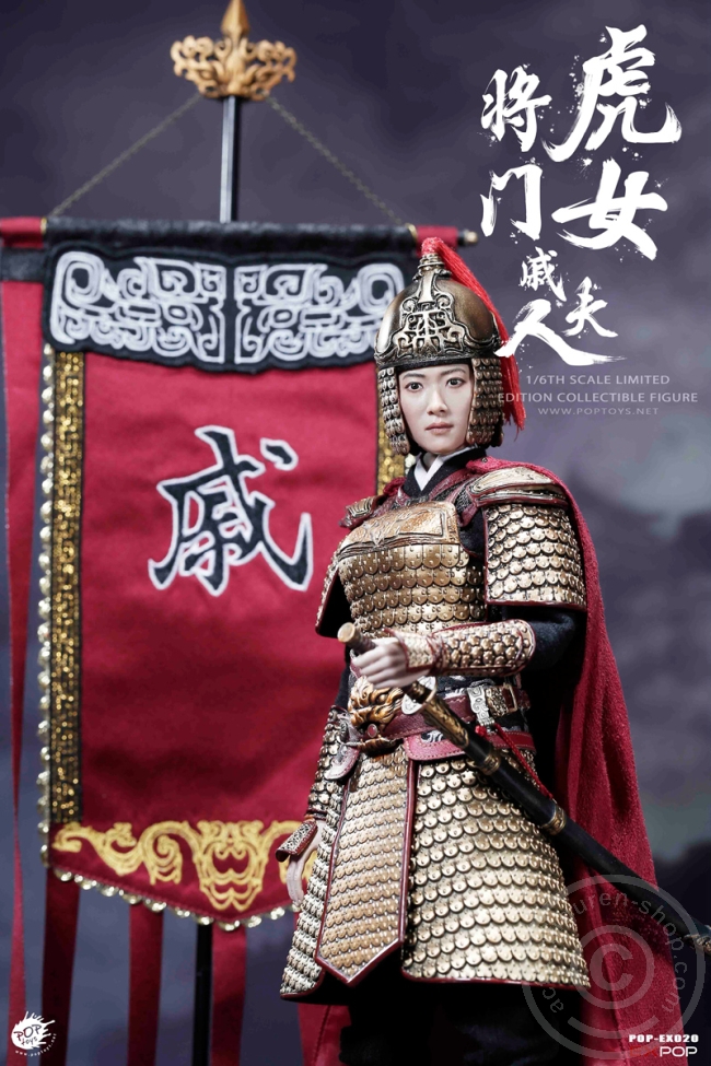 Heroine Mrs. Qi + Pferd + Banner