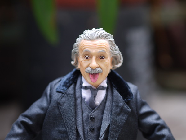 H2W-AE2-18 Albert Einstein 1879 - 1955