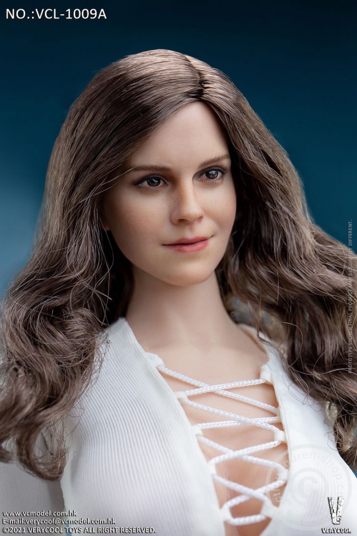 Emma - Brown curly Hair