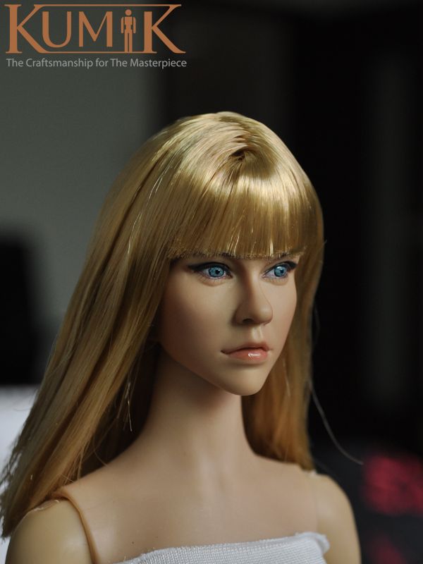 Weiblicher Kopf - blonde Haare