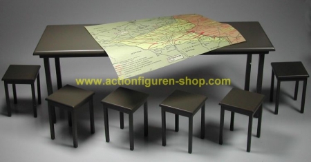it0092a_p2w65ddvvLXwUBG WW II Kartentisch und Hocker Set