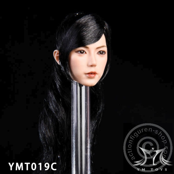 Kopf - schwarze lange geflochtene Haare