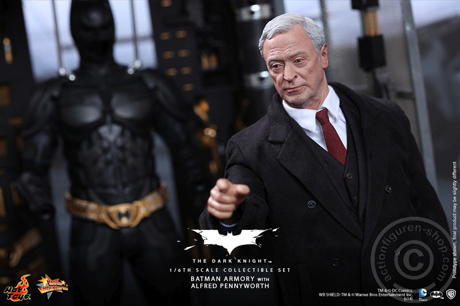 175744-05 The Dark Knight - Batman Armory w/ Alfred Pennyworth