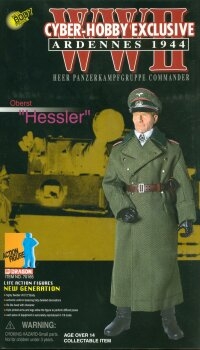 Oberst Hessler mit Mantel