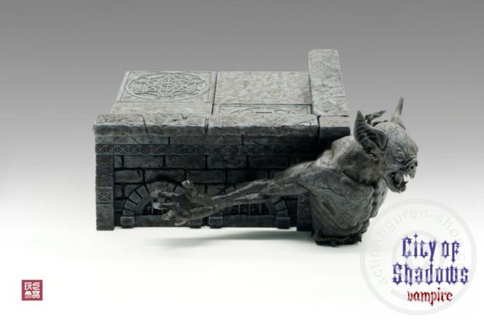 ToyN-001-03 City of Shadows - Vampire Diorama