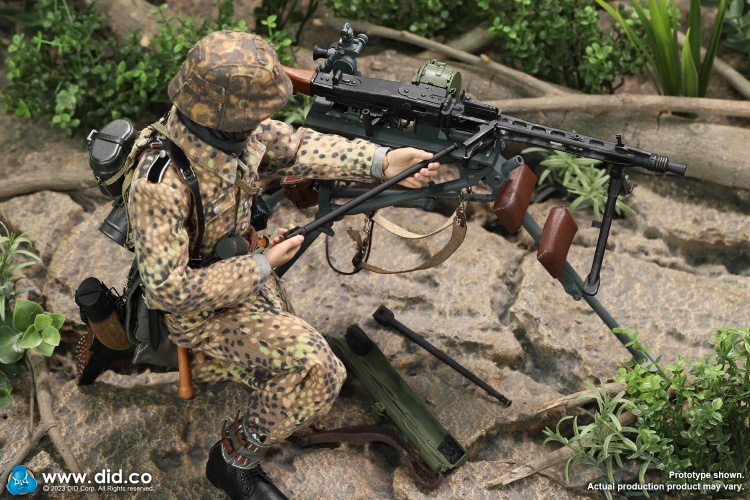 WWII German MG42 Tripod - green WWII German MG42 Tripod - green