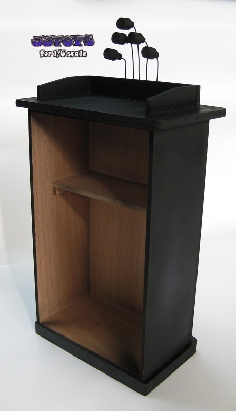 JJT04-04ztiDOLcYpzBz4o Rednerpult (Holz) mit Mikrophonen