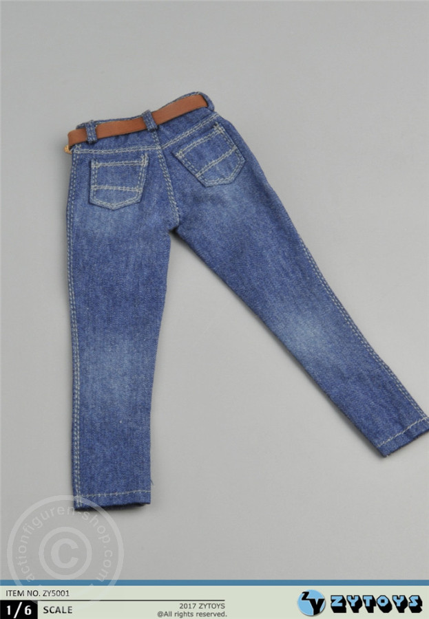 ZY5001-04 Grünes Hemd mit Jeans und Gürtel