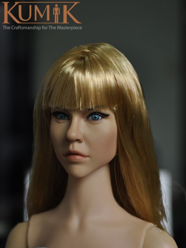 Weiblicher Kopf - blonde Haare