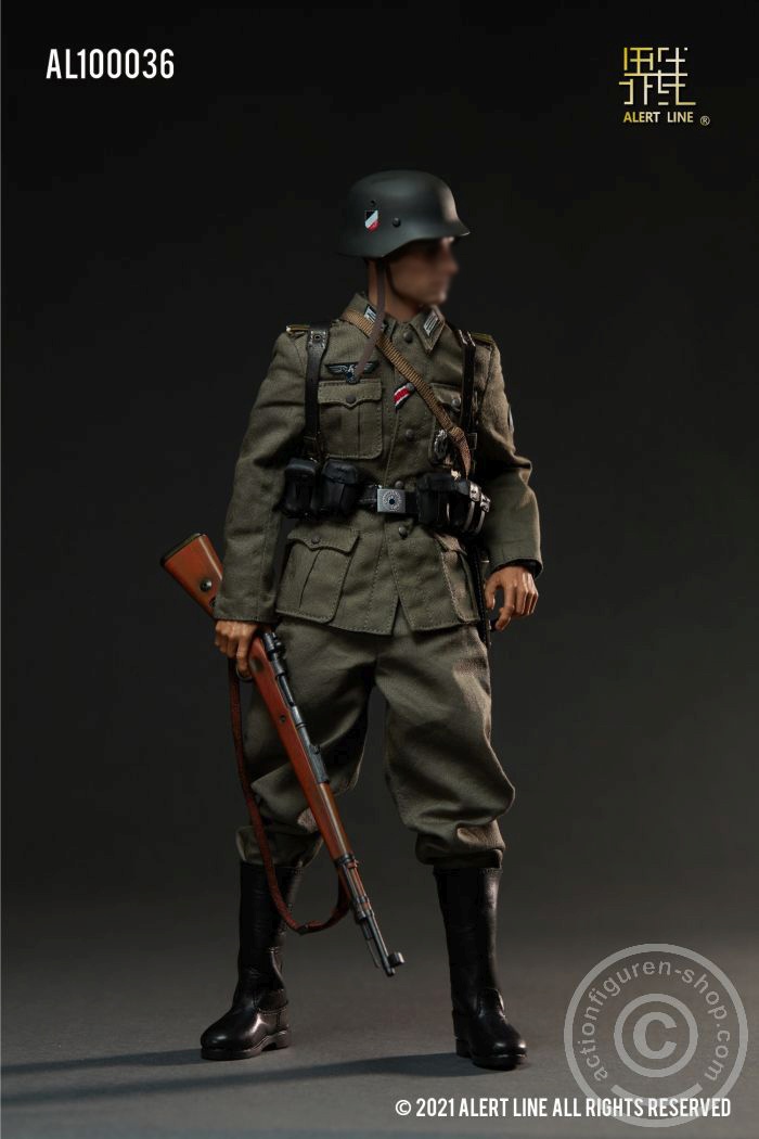 AL1036-04 WWII German Army Soldier