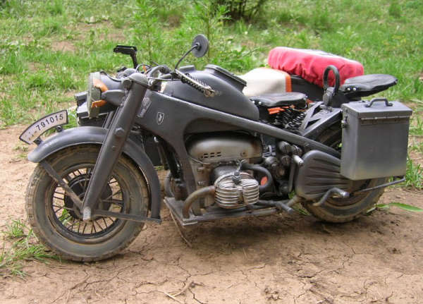 Zündapp KS750 Motorrad mit Beiwagen