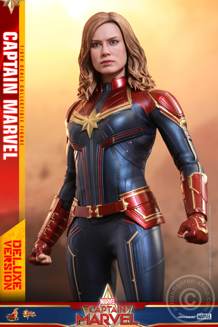 Captain Marvel (Deluxe Version)