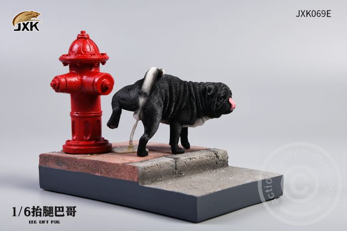 Pug w/ Leg Lift & Diorama Platform