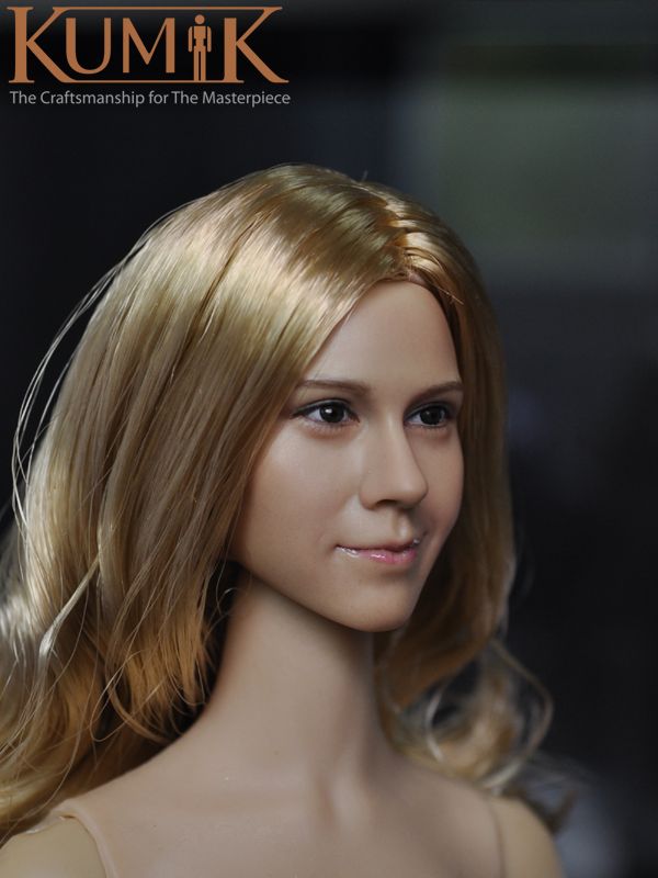 Weiblicher Kopf - blonde Haare