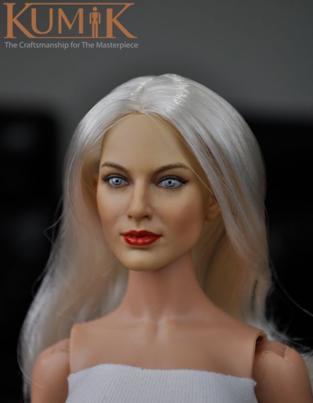 ku16-23a-02WvTs29FGVDkzd Weiblicher Kopf - platin-blonde Haare