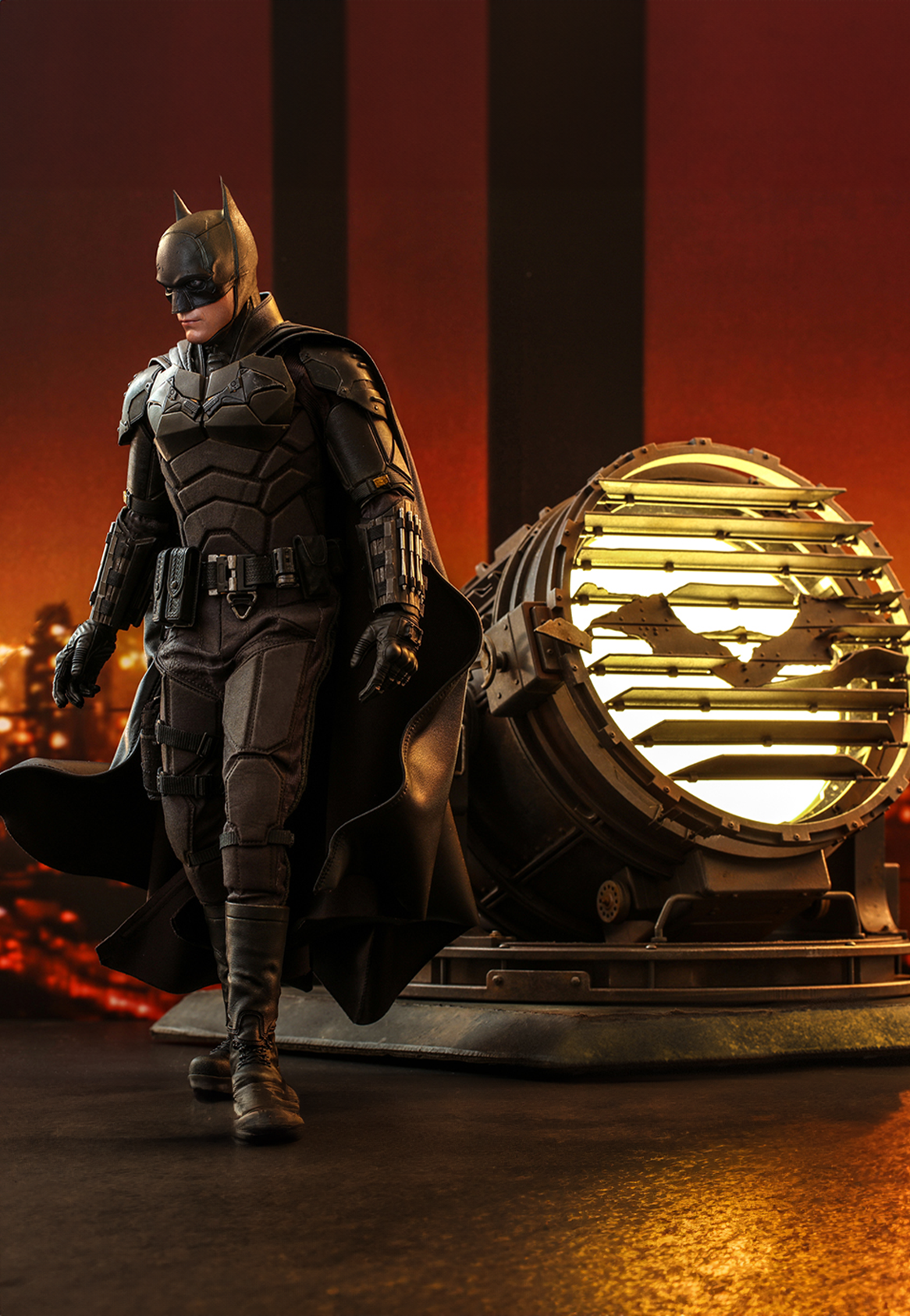 The Batman - Batman and Bat-Signal Set - MMS639 The Batman - Batman and Bat-Signal Set - MMS639